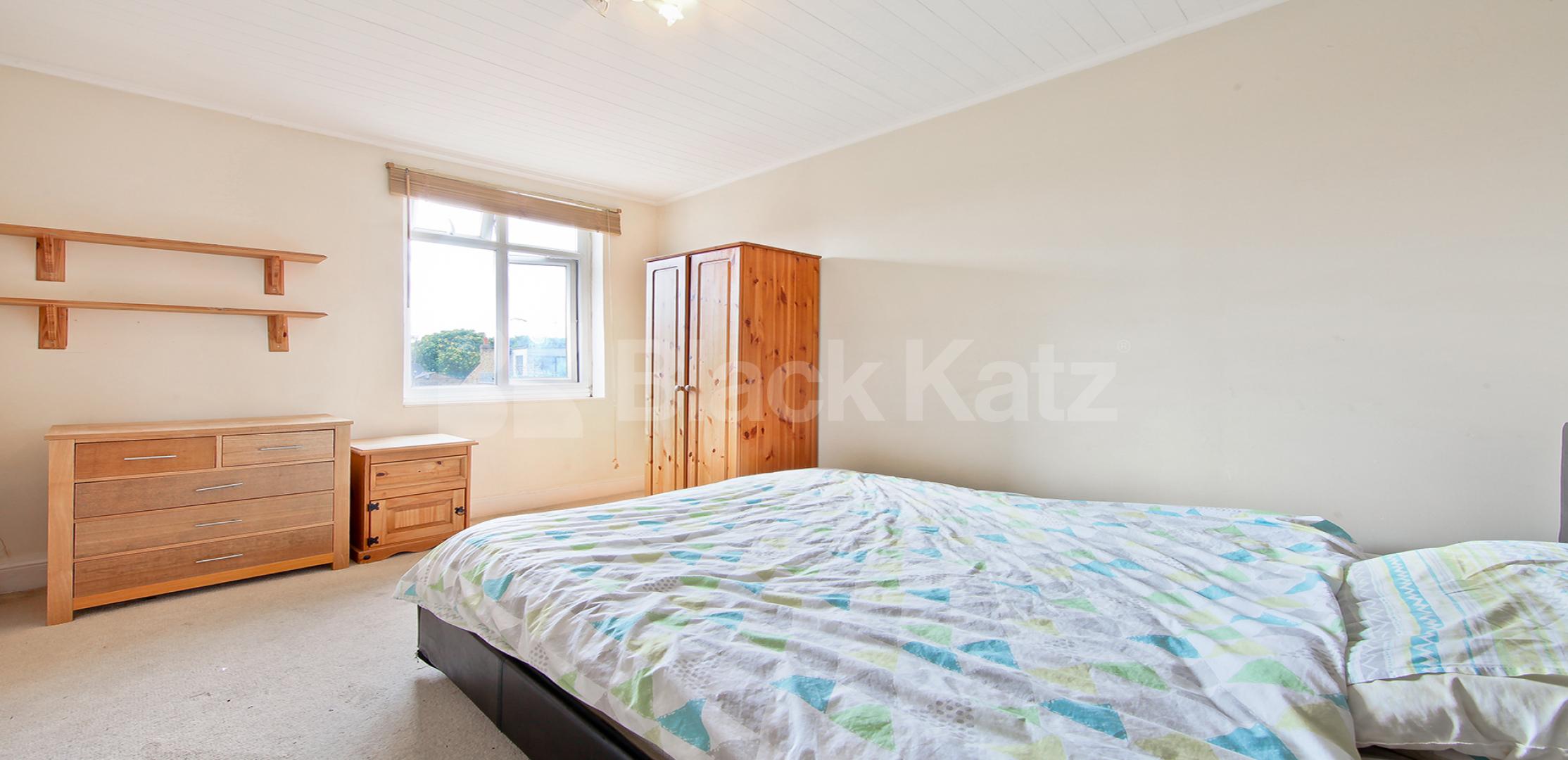 			UNDER OFFER , 2 Bedroom, 1 bath, 1 reception Apartment			 Clapham Manor Street, Clapham High Street